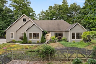2949 Briarwood Dr, Tiffin, OH 44883