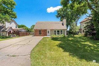 3216 Valleywood Dr, Manhattan, KS 66502