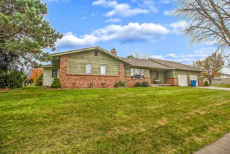 2204 Mission Hills Dr SE, Grand Rapids, MI 49546