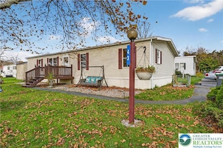 43 Oakwood Ct, Bath, PA 18014