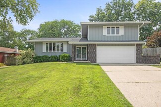 9756 Clark St, Clive, IA 50325