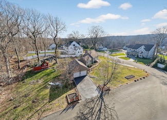 246 Romanock Rd, Fairfield, CT 06825