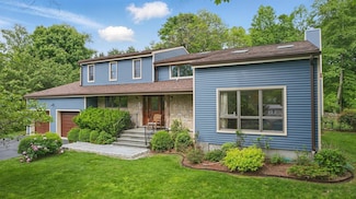 5 Fairgreen Ct, Cortlandt Manor, NY 10567