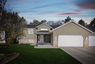 9613 River Forest Dr, Monticello, MN 55362