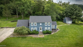1310 Oxbow Rd, Belpre, OH 45714