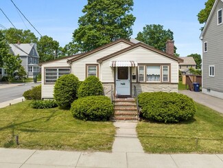 2 W Milton St, Hyde Park, MA 02136