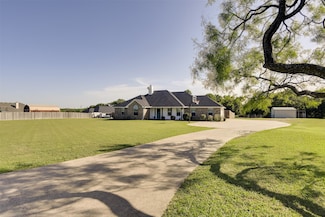 1530 Rutherford Rd, Waxahachie, TX 75165