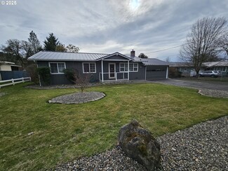 581 NE Newton Creek Rd, Roseburg, OR 97470