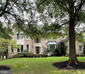 1085 Safa St, Herndon, VA 20170
