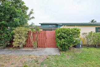 1091 Manor Dr, Palm Springs, FL 33461