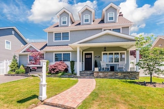309 Philadelphia Ave, Massapequa Park, NY 11762