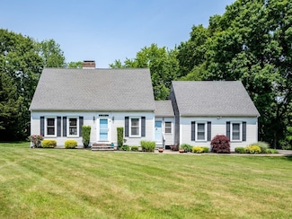 9 Royal Wood Ln, Swansea, MA 02777