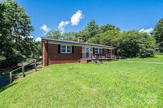 559 15th Ave SE, Hickory, NC 28602