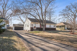 516 5th Ave S, Hopkins, MN 55343