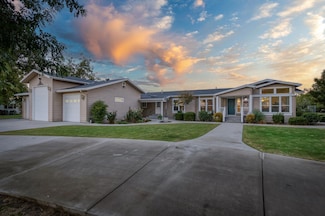 8646 Cairo Ave, Laton, CA 93242