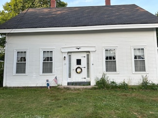 33 Center St, MacHias, ME 04654