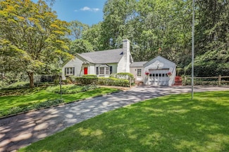 6 Cold Spring Ln, Huntington, NY 11743