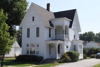 305 N Range St, Wolcott, IN 47995