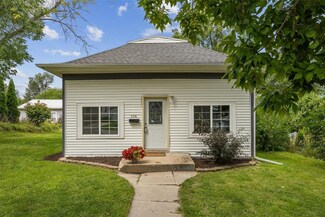 356 18th St, Marion, IA 52302