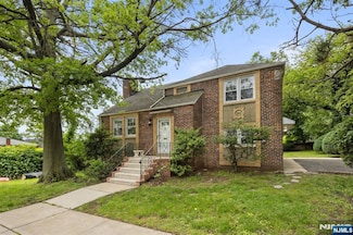 40 Overlook Ave, Cliffside Park, NJ 07010