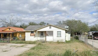 1723 Carmen St, Alice, TX 78332