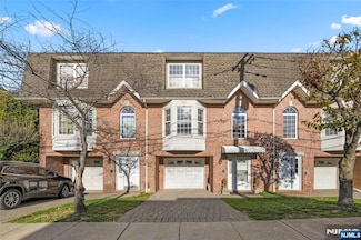 29 Prospect St, Palisades Park, NJ 07650