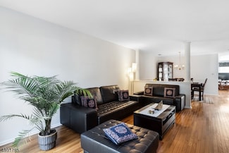 13 Charleston Ct Ondo, Bernards Twp., NJ 07920