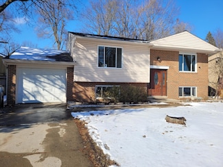 1739 Hamlet Dr, Ypsilanti, MI 48198