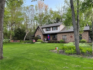 4506 Sharon Dr, Lockport, NY 14094