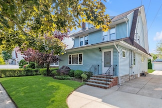 23 Thompson Place, Lynbrook, NY 11563