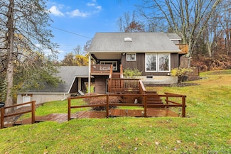 12 Cedar Ln, Poughquag, NY 12570