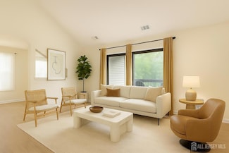 107 Sunshine Ct, Parlin, NJ 08859