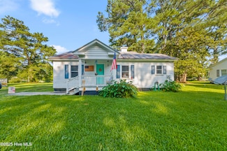 106 S 3rd St, Bayboro, NC 28515
