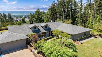 2551 Hillside Dr, Fortuna, CA 95540