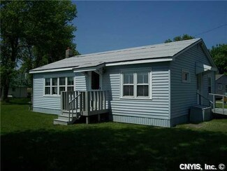 10823 Sawyers Bay Rd, Henderson, NY 13650