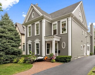 557 N Vine St, Hinsdale, IL 60521