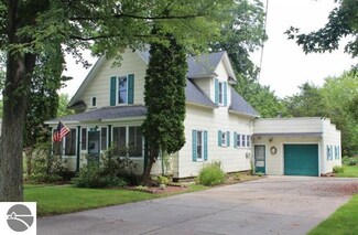 325 S Parsons St, Merrill, MI 48637