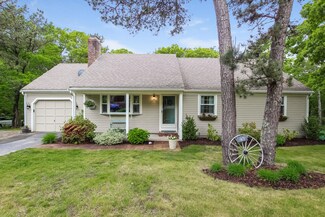 43 Fox Run Cir, South Dennis, MA 02660