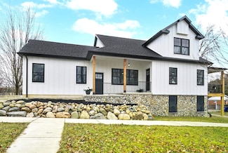 702 College Ave, Culver, IN 46511