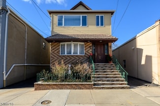 26 W Price St, Linden, NJ 07036