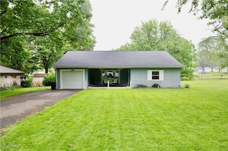 8655 Stetson Dr NE, Warren, OH 44484