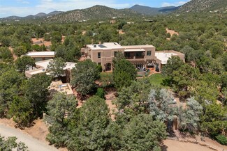 9 Village Ln, Santa Fe, NM 87505
