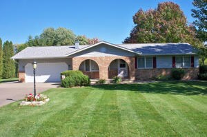 110 Prairie Hill Rd, Blue Grass, IA 52726
