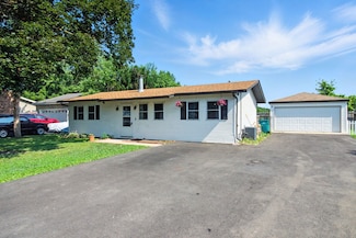 34W928 N James Dr, Saint Charles, IL 60174