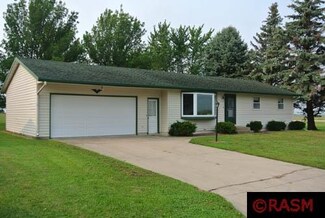 715 715 W 5th St, Winthrop, MN 55396