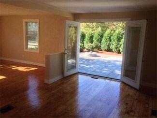 75 Green St, Hopedale, MA 01747