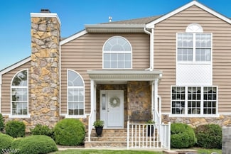 56 Knoll Ct, Millington, NJ 07946