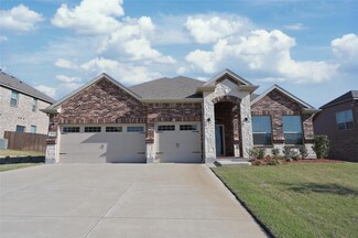 610 Golden Bell Dr, Glenn Heights, TX 75154