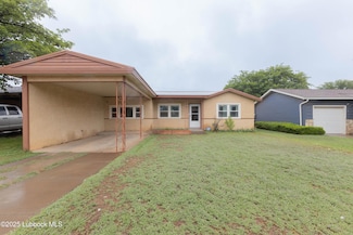 930 S 17th St, Slaton, TX 79364