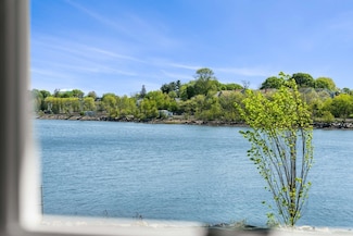 18 Franklin St Unit 203, Salem, MA 01970